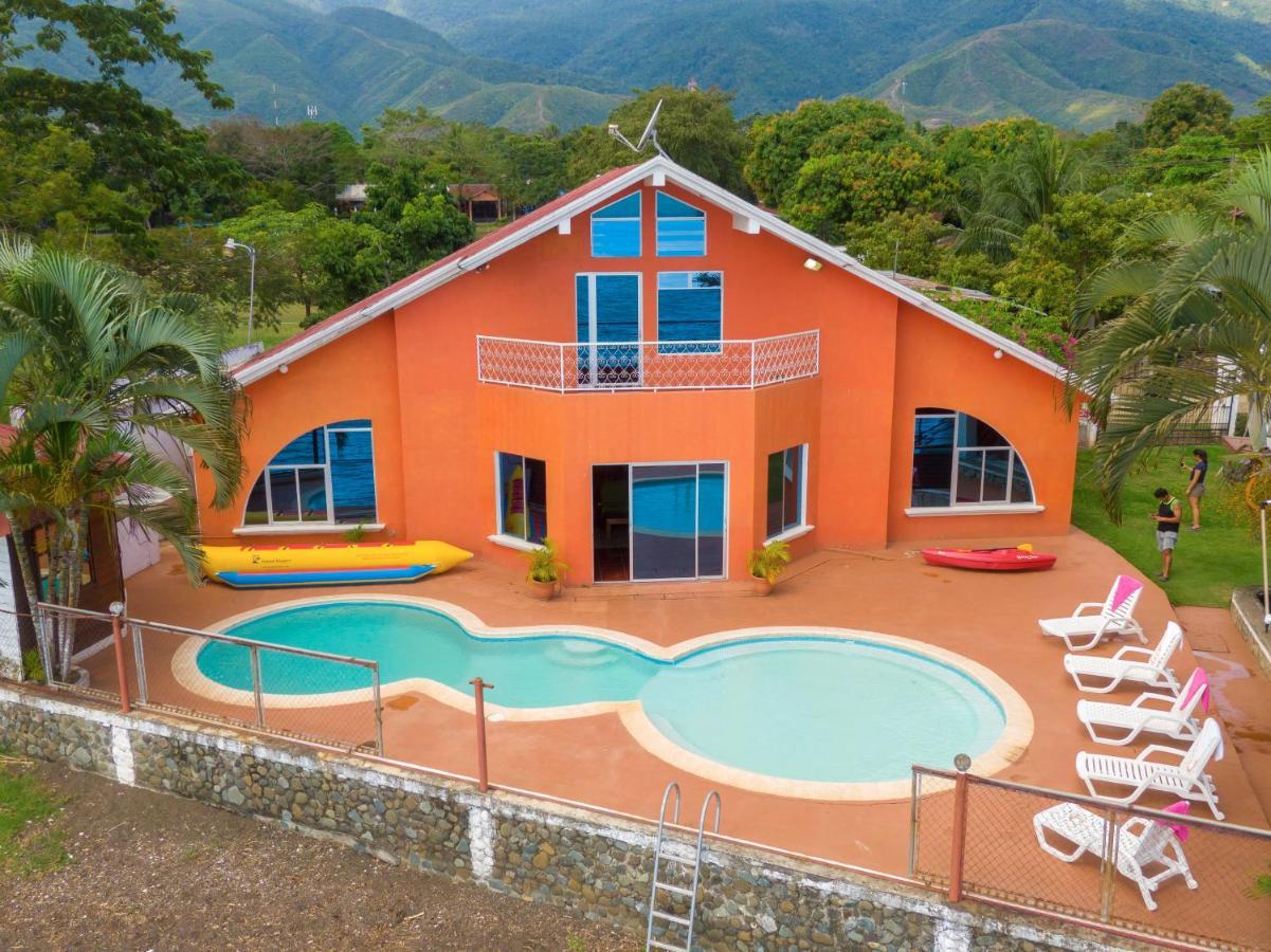 Chalet Castillo El Estor Екстер'єр фото